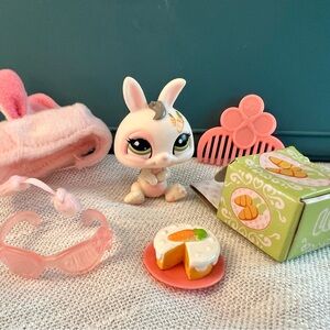 Authentic Littlest Pet Shop LPS Bunny Rabbit #1855 Blythe Carrot accessories inc